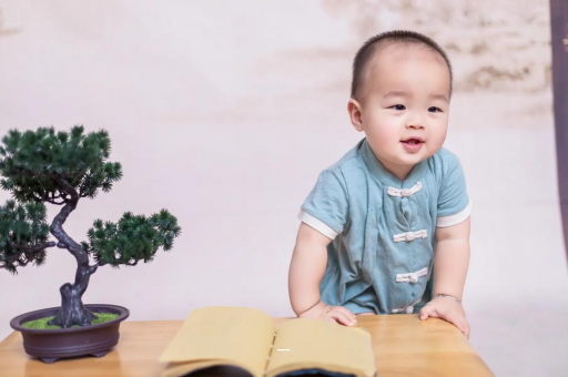 灵宝宝宝爱吐奶是什么原因